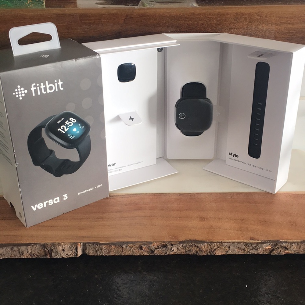 NWT fitbit Versa 3